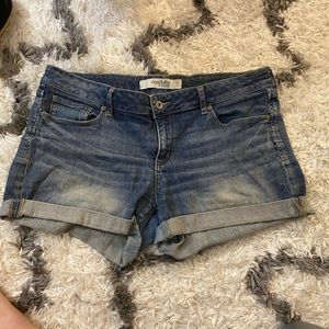 ❗️✨EVERYTHING MUST GO✨❗️MAKE AN OFFER -Charlotte Russe Jean shorts